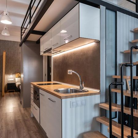 Beautiful Renovated Loft Minutes From The Beach برشلونة المظهر الخارجي الصورة