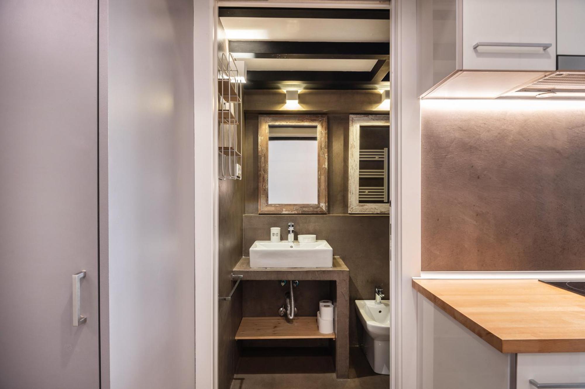 Beautiful Renovated Loft Minutes From The Beach برشلونة المظهر الخارجي الصورة
