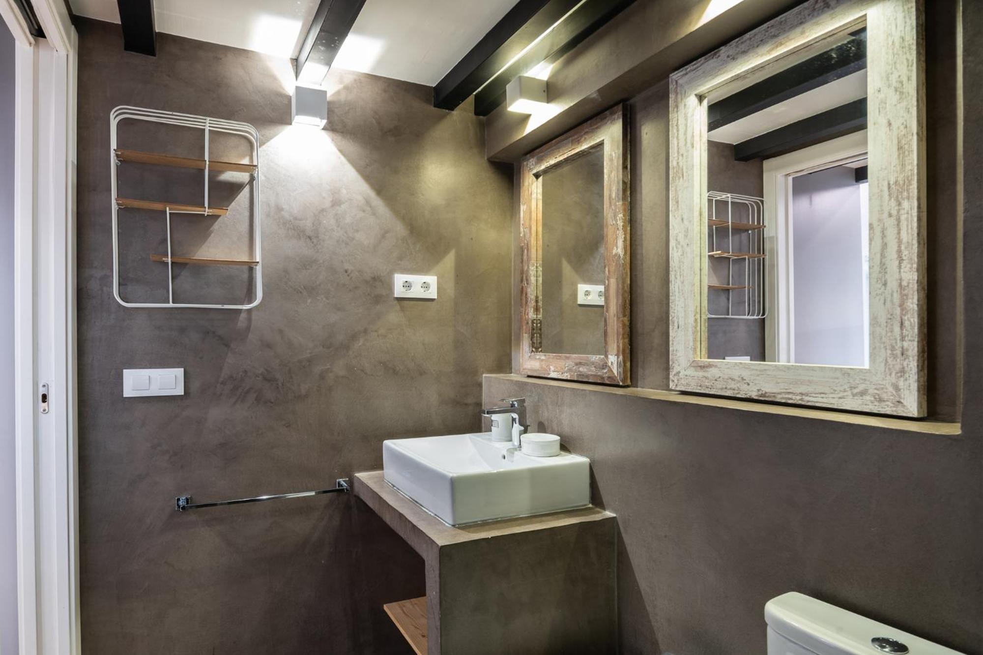 Beautiful Renovated Loft Minutes From The Beach برشلونة المظهر الخارجي الصورة