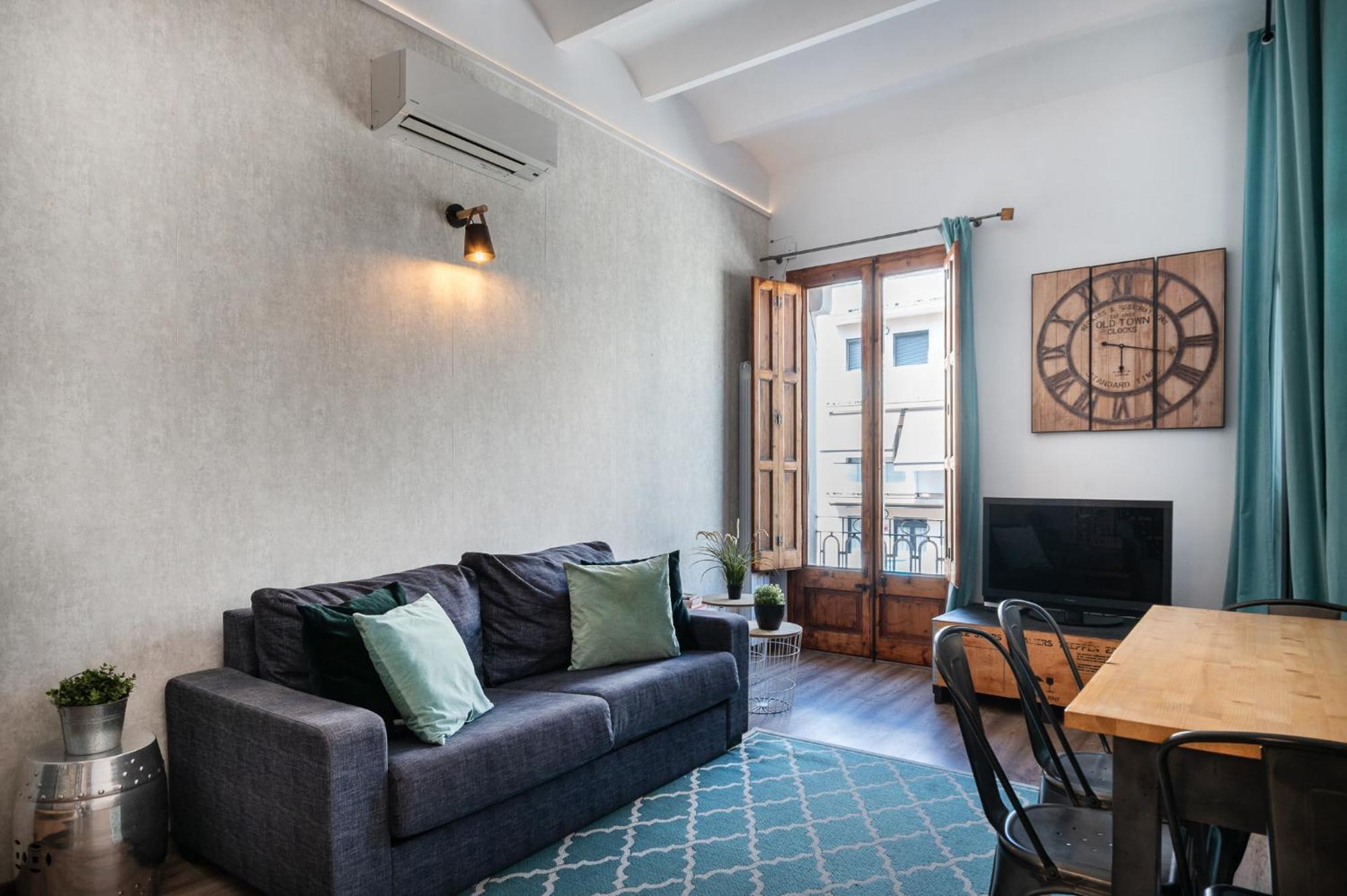 Beautiful Renovated Loft Minutes From The Beach برشلونة المظهر الخارجي الصورة